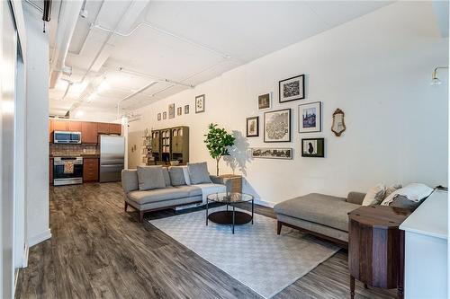 66 Bay Street S|Unit #118, Hamilton, ON - Indoor Photo Showing Living Room