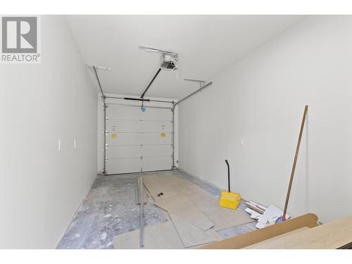 830 Lawson Avenue Unit# 3, Kelowna, BC - Indoor Photo Showing Garage