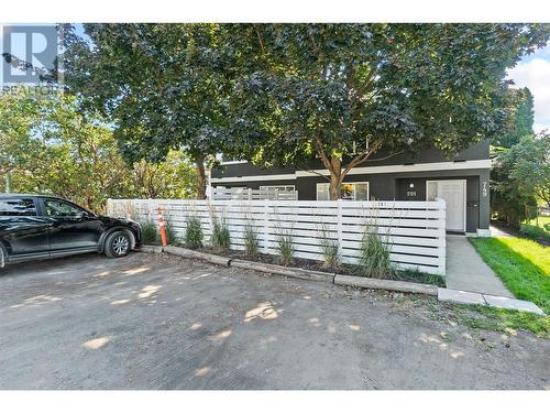 749 Francis Avenue, Kelowna, BC - Outdoor