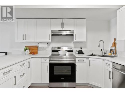 749 Francis Avenue, Kelowna, BC - Indoor Photo Showing Kitchen With Double Sink