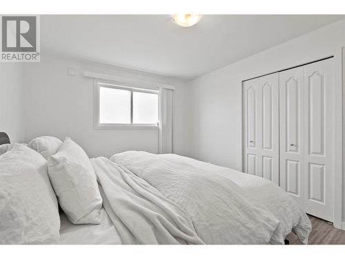 749 Francis Avenue, Kelowna, BC - Indoor Photo Showing Bedroom