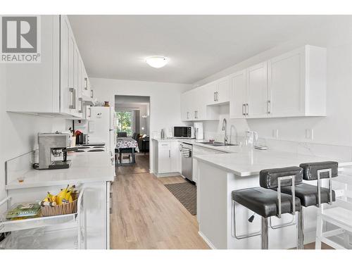 749 Francis Avenue, Kelowna, BC - Indoor Photo Showing Kitchen
