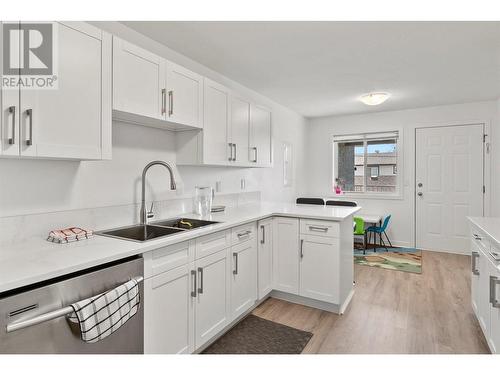 749 Francis Avenue, Kelowna, BC - Indoor Photo Showing Kitchen With Double Sink