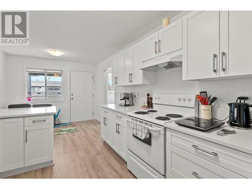 749 Francis Avenue, Kelowna, BC - Indoor Photo Showing Kitchen