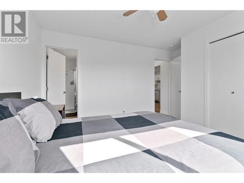 749 Francis Avenue, Kelowna, BC - Indoor Photo Showing Bedroom