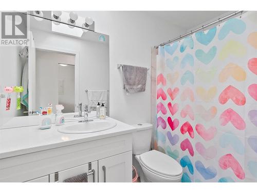 749 Francis Avenue, Kelowna, BC - Indoor Photo Showing Bathroom