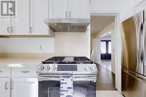 18 & 20 Cynthia Crescent, Richmond Hill (Oak Ridges), ON - Indoor Photo Showing Kitchen