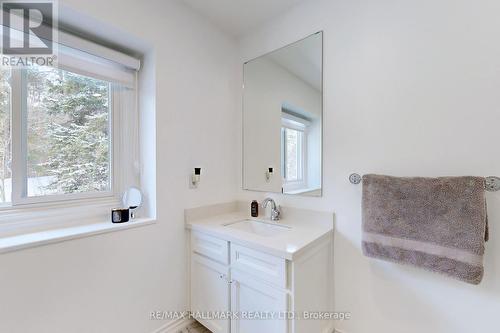 18 & 20 Cynthia Crescent, Richmond Hill (Oak Ridges), ON - Indoor Photo Showing Bathroom