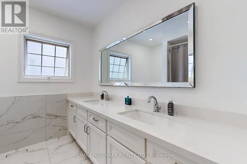 18 & 20 Cynthia Crescent, Richmond Hill (Oak Ridges), ON - Indoor Photo Showing Bathroom