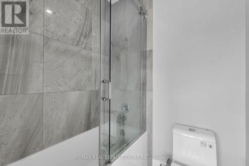 76 Pond View Gate, Hamilton, ON - Indoor Photo Showing Bathroom