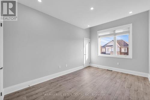 76 Pond View Gate, Hamilton, ON - Indoor Photo Showing Other Room