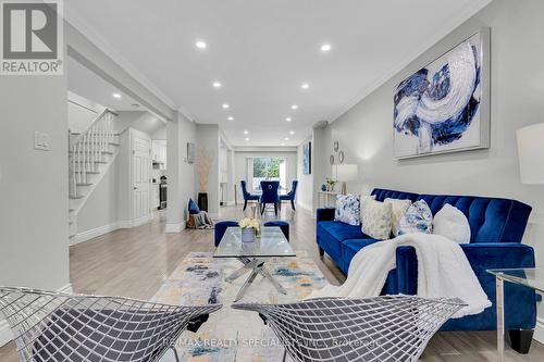 2382 Barcella Crescent, Mississauga, ON - Indoor Photo Showing Living Room