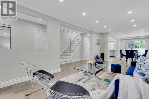 2382 Barcella Crescent, Mississauga, ON - Indoor Photo Showing Living Room