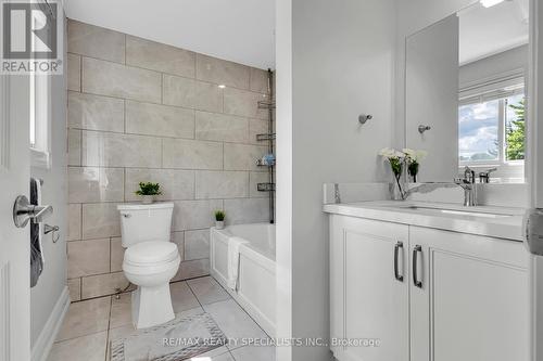 2382 Barcella Crescent, Mississauga, ON - Indoor Photo Showing Bathroom
