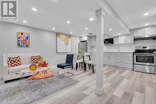 2382 Barcella Crescent, Mississauga, ON - Indoor Photo Showing Kitchen