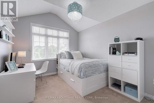 424 Kitty Murray Lane, Hamilton, ON - Indoor Photo Showing Bedroom