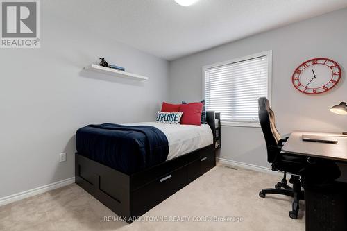 424 Kitty Murray Lane, Hamilton, ON - Indoor Photo Showing Bedroom