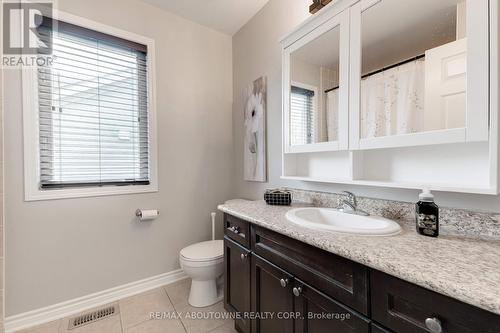 424 Kitty Murray Lane, Hamilton, ON - Indoor Photo Showing Bathroom