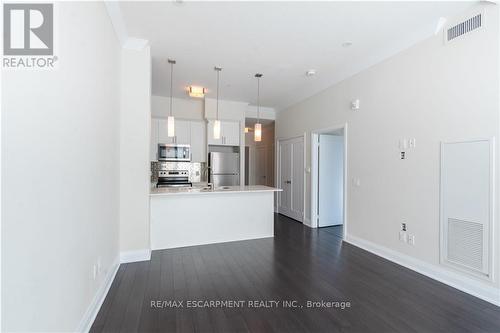 609 - 16 Concord Place, Grimsby, ON - Indoor Photo Showing Kitchen