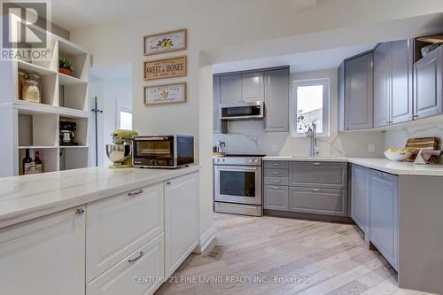 6 Edmund Avenue, Toronto W04, ON - Indoor Photo Showing Kitchen