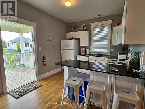 19 - 46 Meadow View Lane, Prince Edward County (Athol), ON - Indoor Photo Showing Kitchen