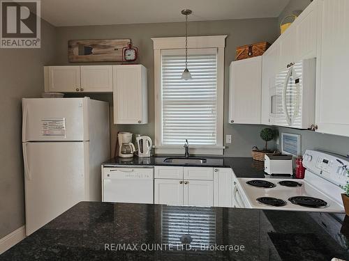 19 - 46 Meadow View Lane, Prince Edward County (Athol), ON - Indoor Photo Showing Kitchen