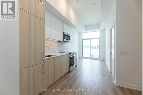 808 - 500 Dupont Street, Toronto (Annex), ON - Indoor Photo Showing Kitchen