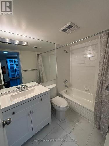 2210 - 750 Bay Street, Toronto, ON - Indoor Photo Showing Bathroom