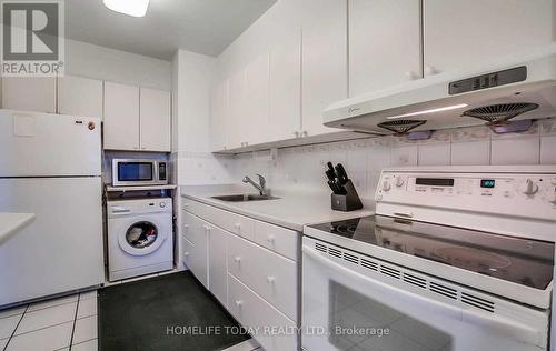 1806 - 5 Massey Square, Toronto, ON - Indoor Photo Showing Kitchen