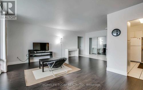 1806 - 5 Massey Square, Toronto, ON - Indoor Photo Showing Living Room