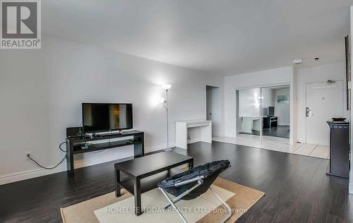 1806 - 5 Massey Square, Toronto, ON - Indoor Photo Showing Living Room