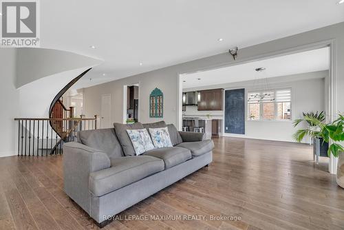 9 Copeland Crescent, Innisfil (Cookstown), ON - Indoor Photo Showing Living Room