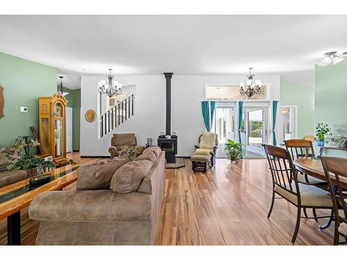 409 33Rd Avenue S, Erickson, BC - Indoor Photo Showing Living Room