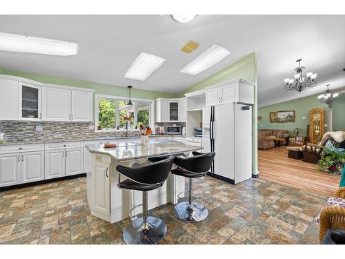 409 33Rd Avenue S, Erickson, BC - Indoor Photo Showing Kitchen With Upgraded Kitchen