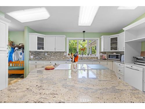 409 33Rd Avenue S, Erickson, BC - Indoor Photo Showing Kitchen With Double Sink