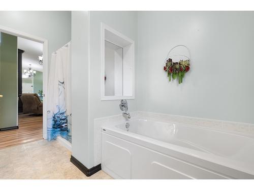 409 33Rd Avenue S, Erickson, BC - Indoor Photo Showing Bathroom