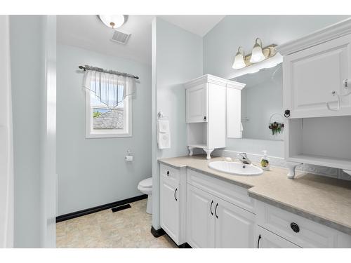 409 33Rd Avenue S, Erickson, BC - Indoor Photo Showing Bathroom