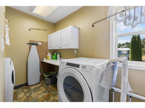 409 33Rd Avenue S, Erickson, BC - Indoor Photo Showing Laundry Room