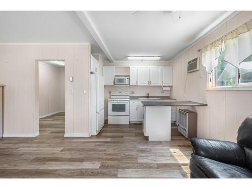 409 33Rd Avenue S, Erickson, BC - Indoor Photo Showing Kitchen