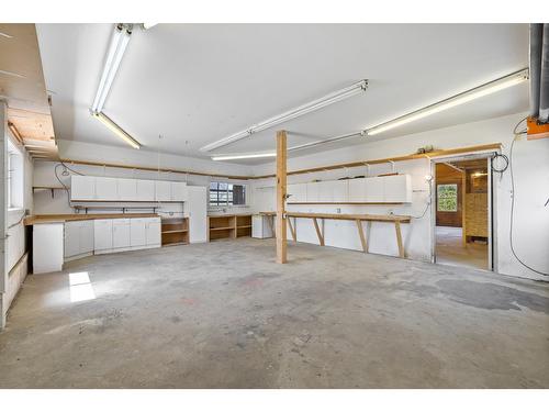 409 33Rd Avenue S, Erickson, BC - Indoor Photo Showing Garage