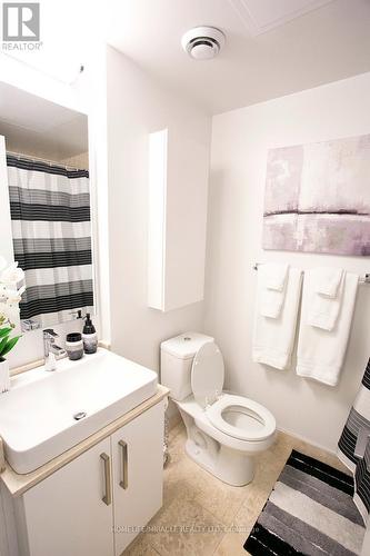 3605 - 12 York Street, Toronto C01, ON - Indoor Photo Showing Bathroom