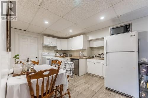 672-680 Mackay Street, Pembroke, ON - Indoor Photo Showing Kitchen