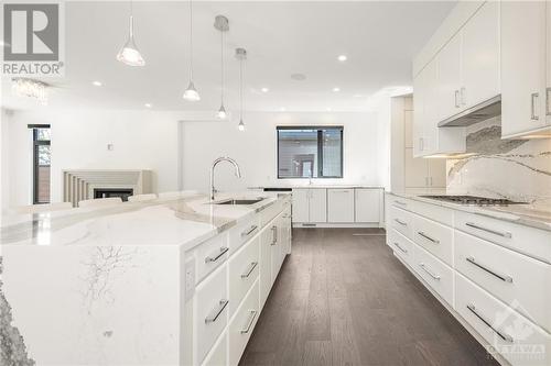 888 Melwood Avenue, Ottawa, ON - Indoor Photo Showing Kitchen With Upgraded Kitchen