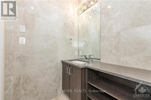 888 Melwood Avenue, Ottawa, ON - Indoor Photo Showing Bathroom