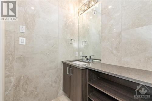 888 Melwood Avenue, Ottawa, ON - Indoor Photo Showing Bathroom