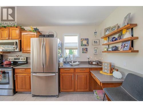 5648 Learmouth Road, Coldstream, BC - Indoor Photo Showing Kitchen