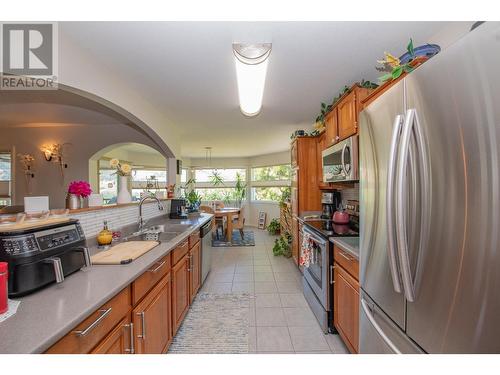 5648 Learmouth Road, Coldstream, BC - Indoor Photo Showing Kitchen