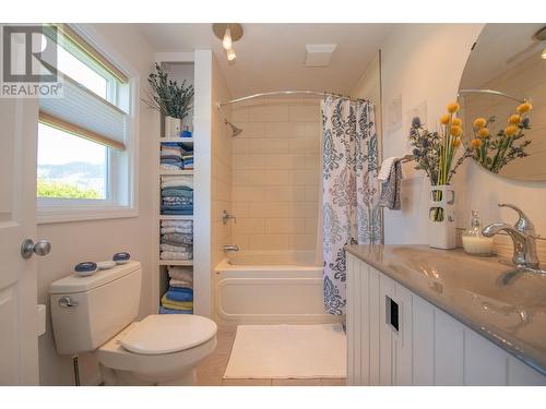 5648 Learmouth Road, Coldstream, BC - Indoor Photo Showing Bathroom