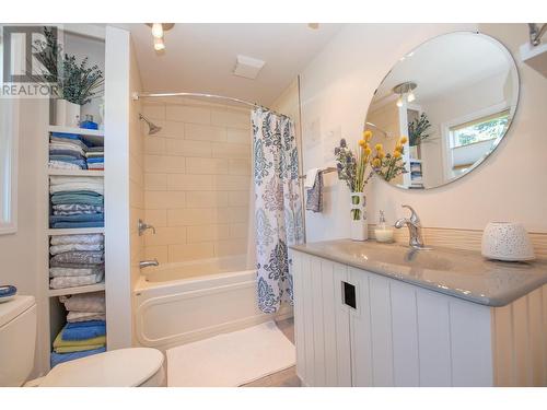 5648 Learmouth Road, Coldstream, BC - Indoor Photo Showing Bathroom