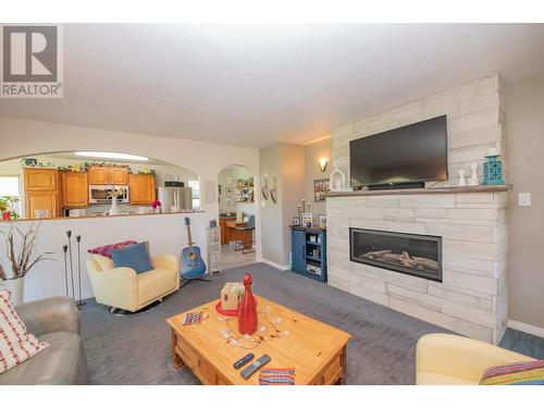 5648 Learmouth Road, Coldstream, BC - Indoor Photo Showing Living Room With Fireplace